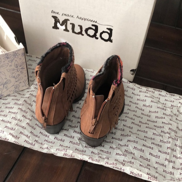 NWT MUDD Booties still in original box - Picture 4 of 6